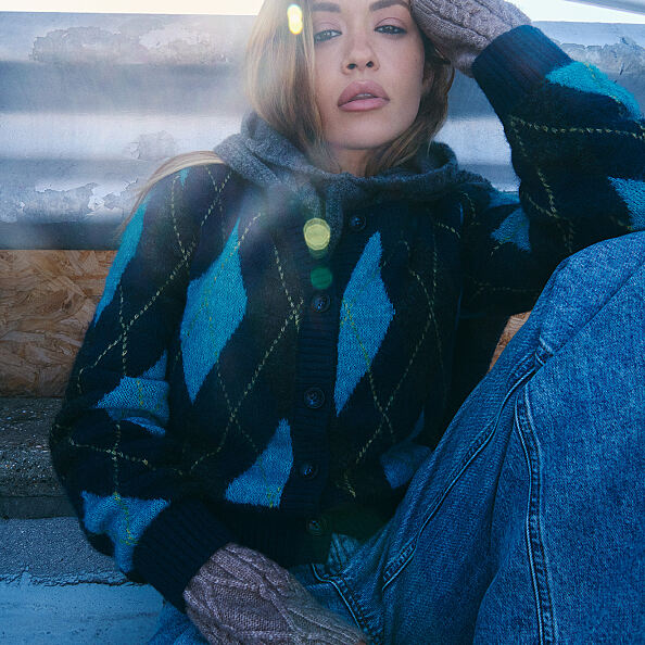 PRIMARK PRESENTS RITA ORA Deep Hem Flare, £20, €22, �24, PLN95, CZK570, RON110, PRIMARK PRESENTS RITA ORA Argyle Crop Cardigan, £16, €18, �20, PLN80, CZK470, RON90,