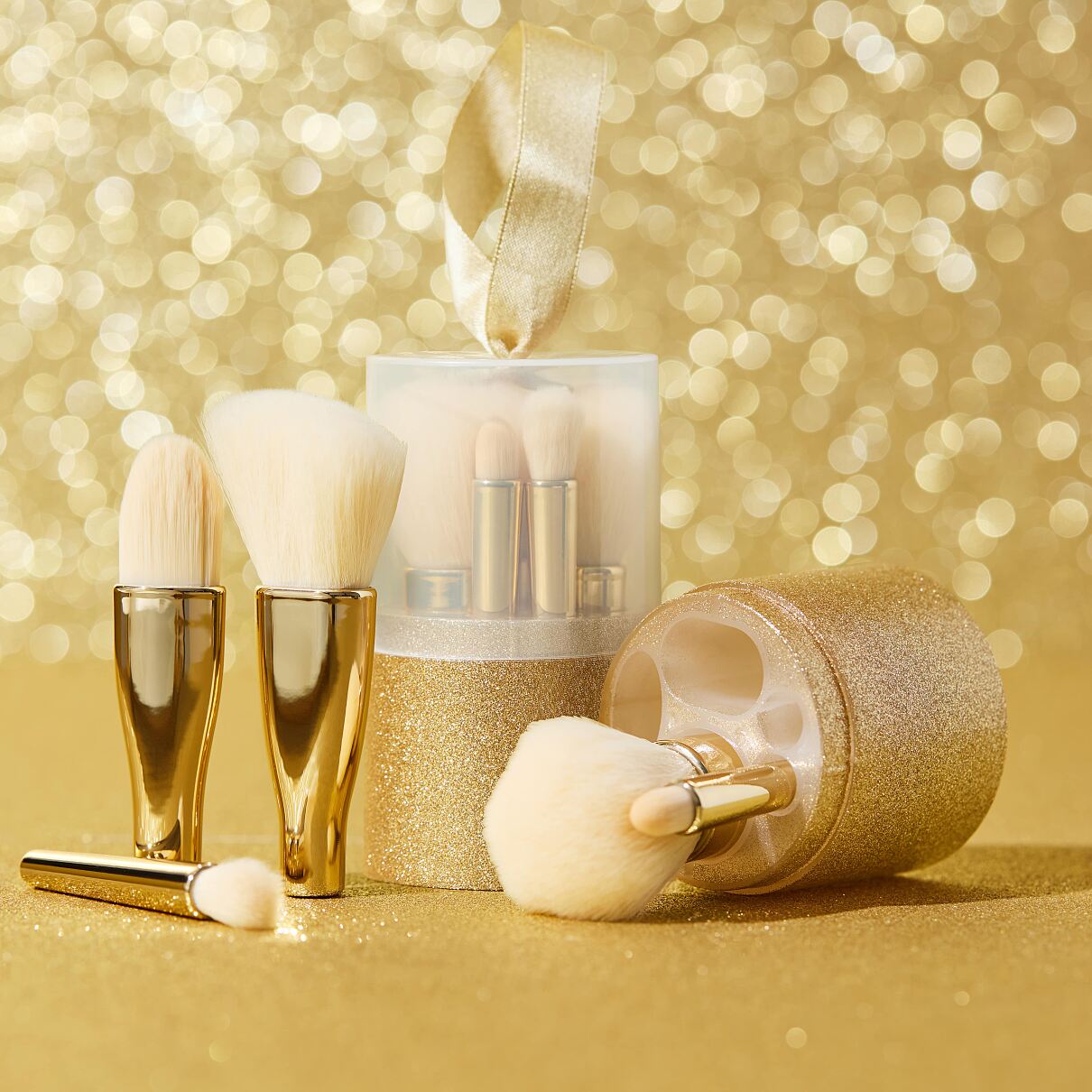 PRIMARK_20250821_SocialP2_ChristmasBrushSet_AB_Digital_Shot9_FrontProdComp_1x1-min