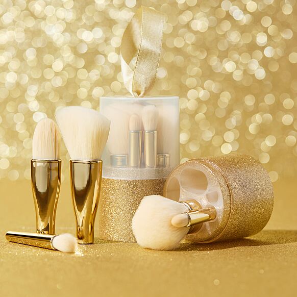 PRIMARK_20250821_SocialP2_ChristmasBrushSet_AB_Digital_Shot9_FrontProdComp_1x1-min