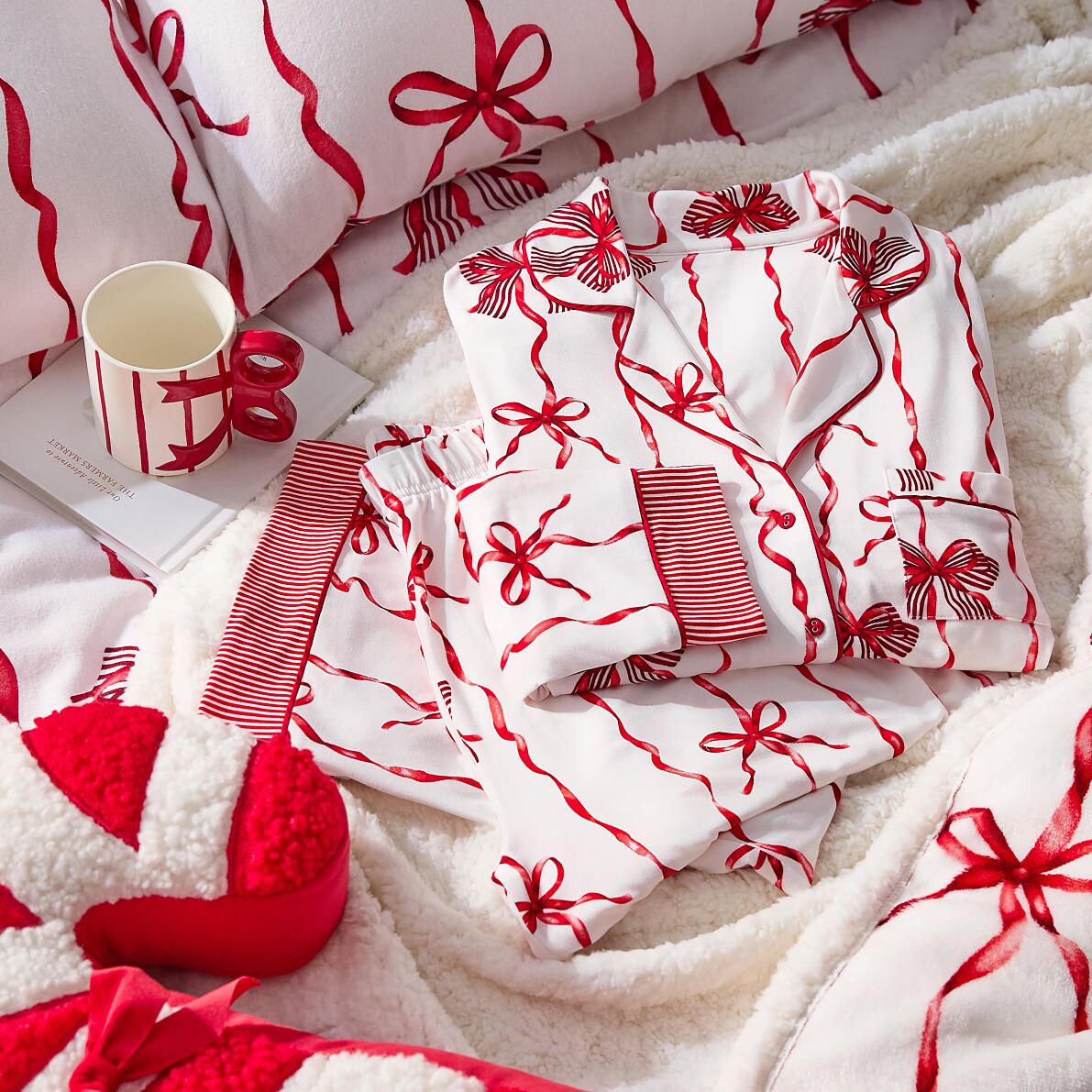 PRIMARK_20250821_SocialP2_BowPJs_AB_Digital_Shot8_1x1-min