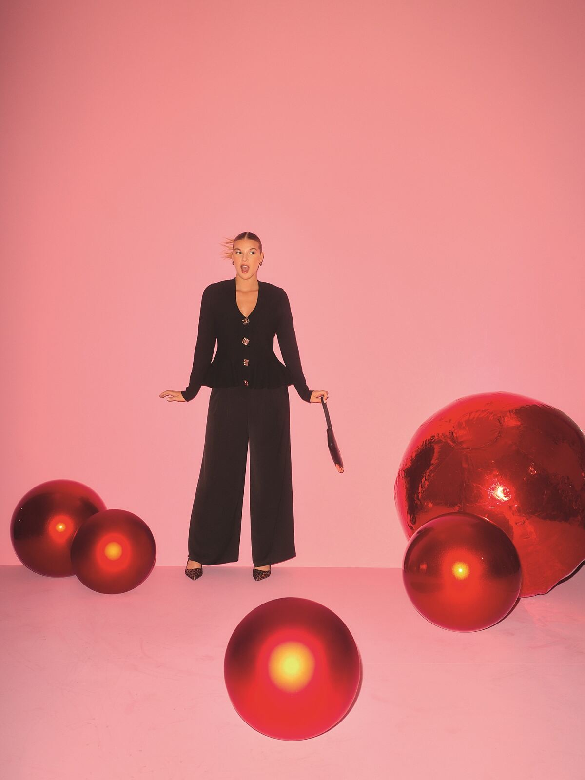 PRIMARK_20250721_ExtCampaign_Christmas_D8_Cardi_RWK_Shot009_1676_CMYK_300DPI