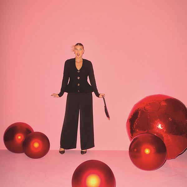 PRIMARK_20250721_ExtCampaign_Christmas_D8_Cardi_RWK_Shot009_1676_CMYK_300DPI