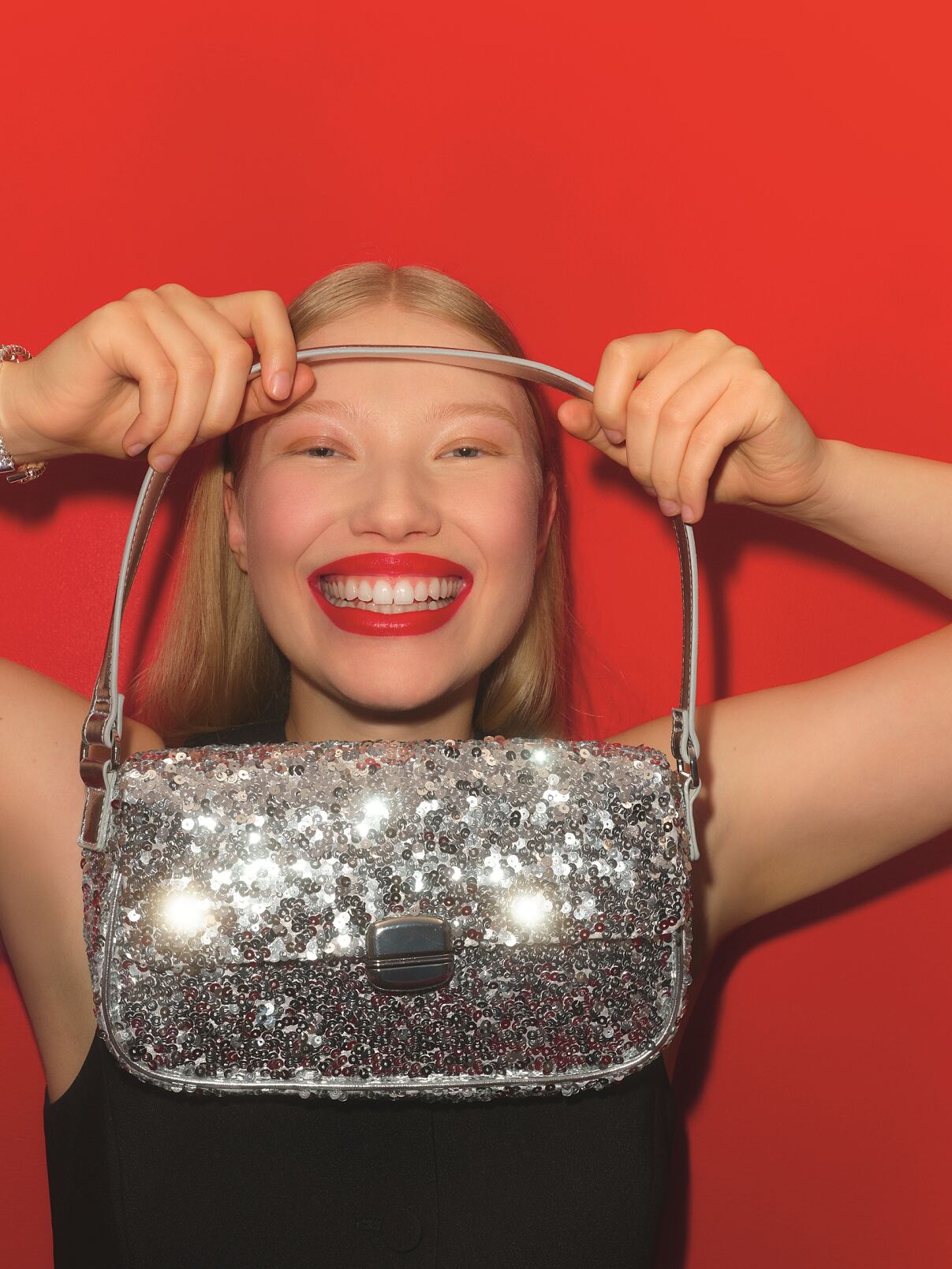 PRIMARK_20250721_ExtCampaign_Christmas_D8_Bags_AB_Shot001_1483_CMYK_300DPI