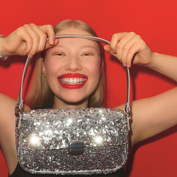 PRIMARK_20250721_ExtCampaign_Christmas_D8_Bags_AB_Shot001_1483_CMYK_300DPI