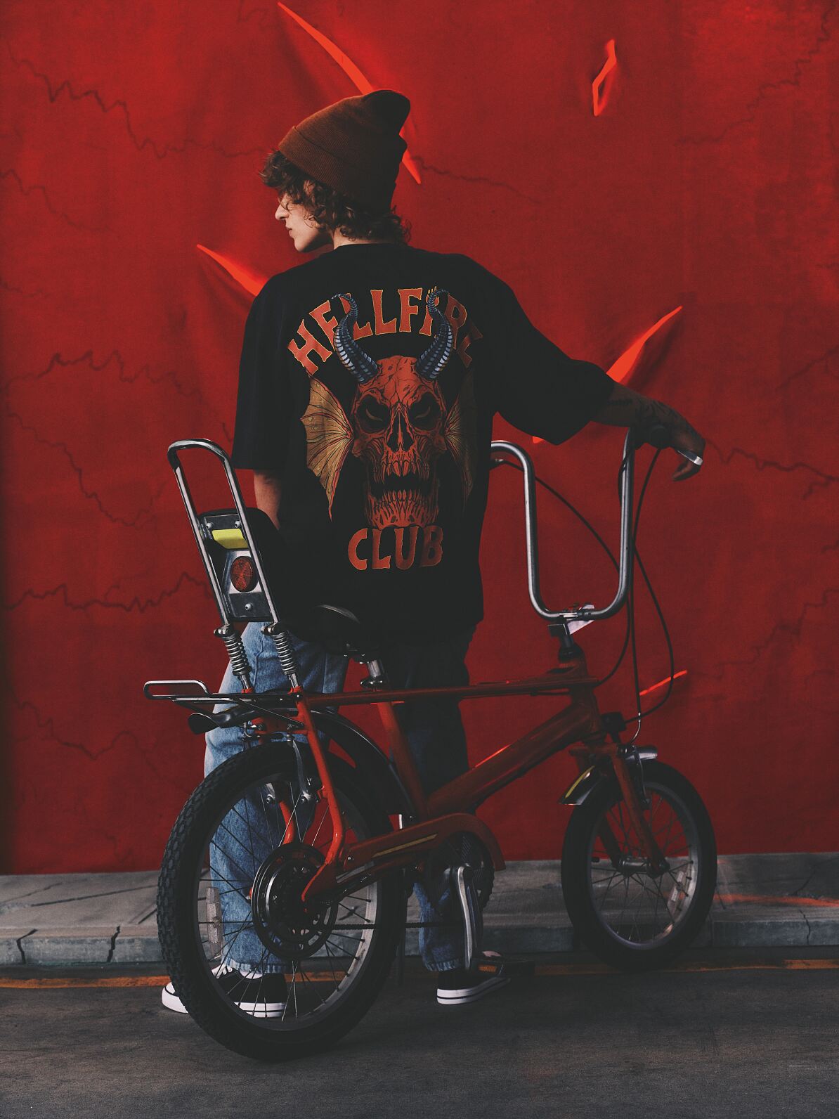 PRIMARK STRANGER THINGS HELLFIRE HOODIE Charcoal �30, £20, €24, 625CZK, 105PLN, 9000HUF, 120RON (3)