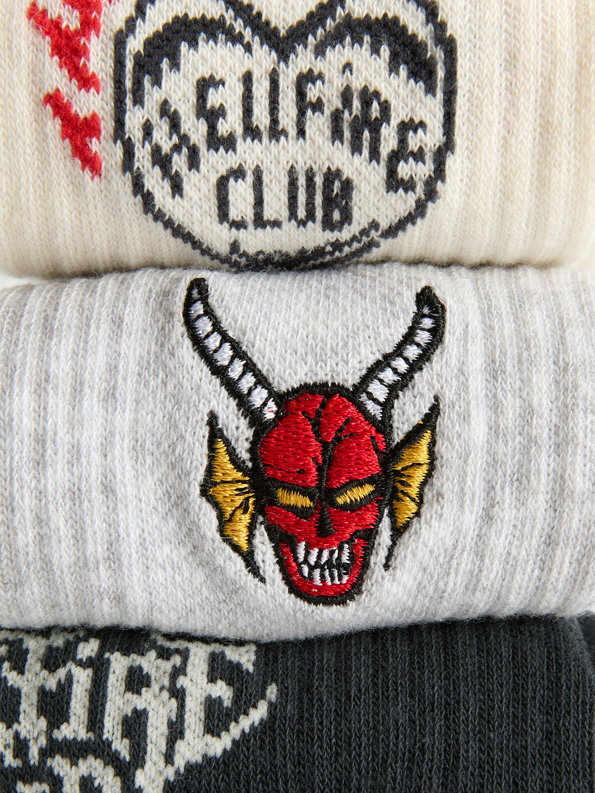 PRIMARK STRANGER THINGS 3PK SOCKS Multi �64, £4.50, €5, 130CZK, 22PLN, 1900HUF, 25RON (2)