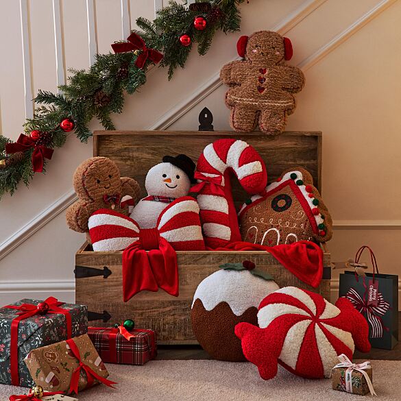 PRIMARK Xmas Shaped Candy Cane £8, €10, PLN43, CZK260, RON50 Xmas Shaped Candy Sweet £10, €12, PLN50, CZK310, RON60-min