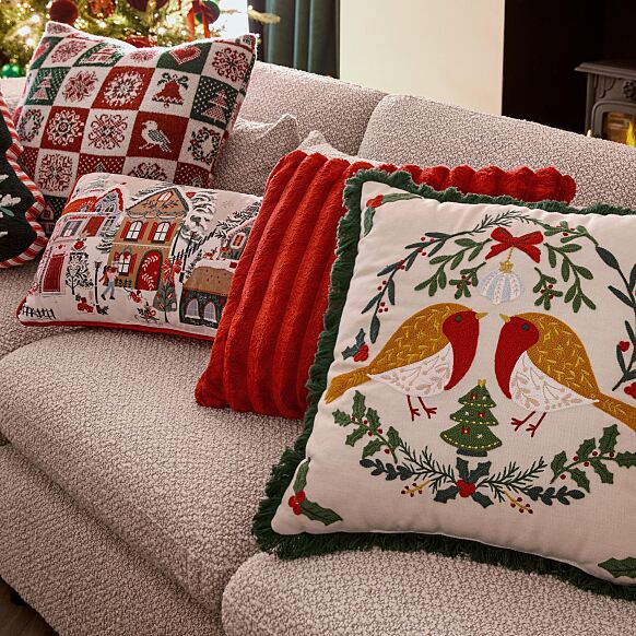 PRIMARK Xmas Robin Cushion £14, €16, �18, PLN70, CZK415, RON80-min