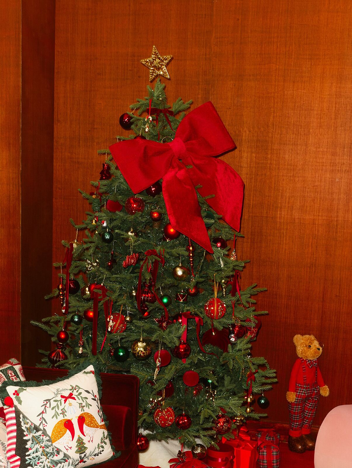 PRIMARK Xmas Robin Cushion £14, €16, �18, PLN70, CZK415, RON80 (2)-min