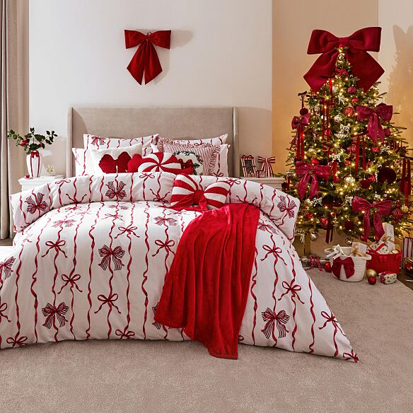 PRIMARK Xmas Ribbon King £30, €35, PLN155, CZK910, RON170-min