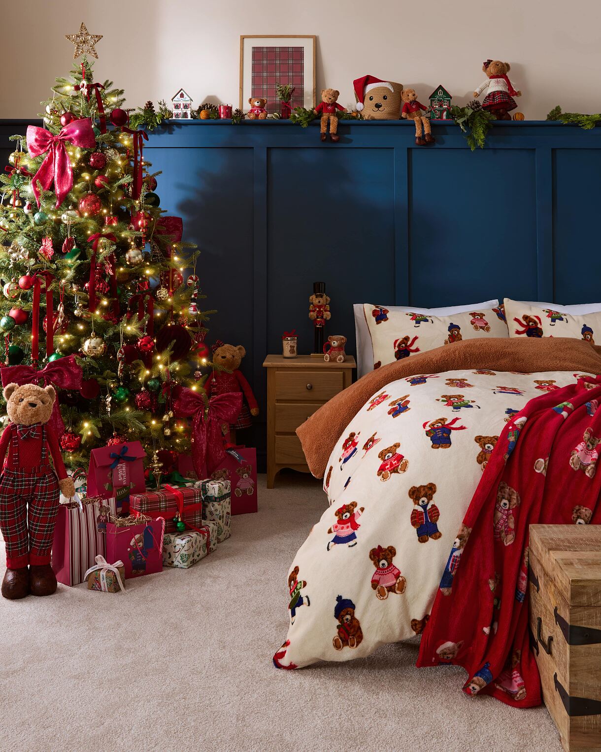 PRIMARK Xmas Bear King £30, €35, PLN155, CZK910, RON170-min