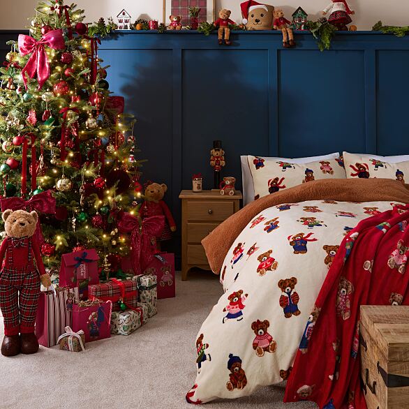 PRIMARK Xmas Bear King £30, €35, PLN155, CZK910, RON170-min