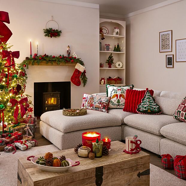 PRIMARK Xdec Tree Side Plate £4, €5, PLN22, CZK130, RON25-min