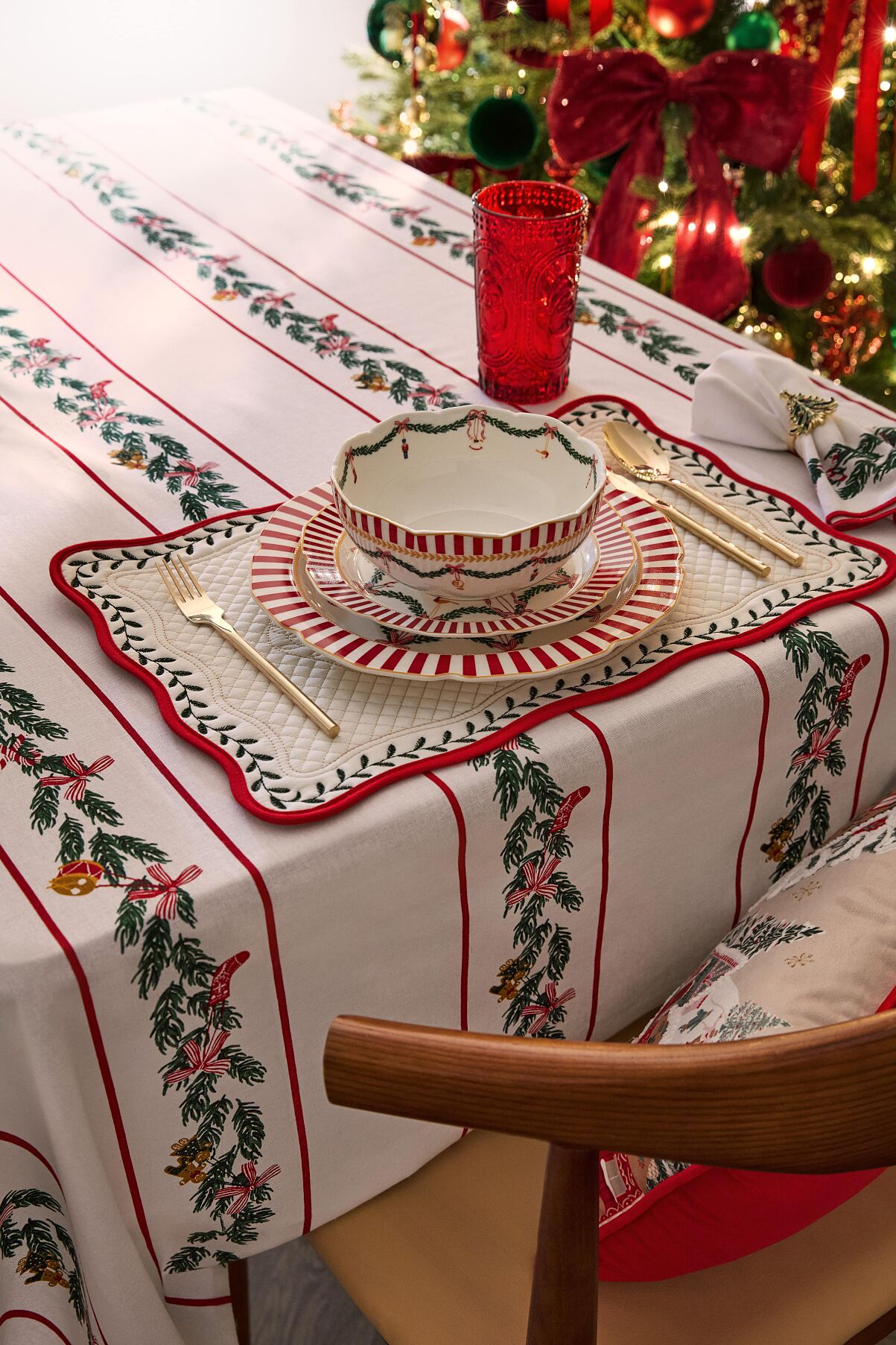 PRIMARK Xdec Icons Serving Bowl £9, €10, PLN43, CZK260, RON50-min