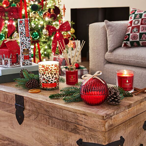 PRIMARK Xdec Glass Bow Trinket £5, €6, �6.50, PLN26, CZK155, RON30-min