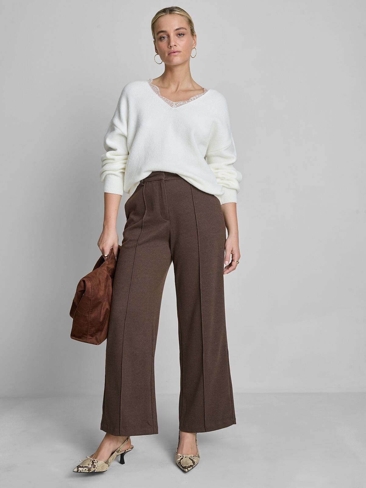 primark_deutschland-primark_comfort_smart_straight_leg-chocolate-16-eur18-usd22-ref2225574-min