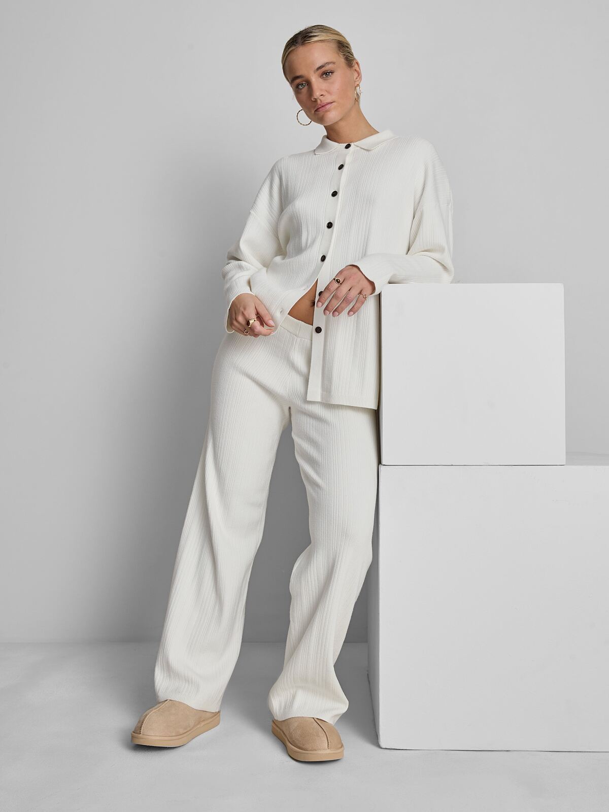 primark_deutschland-primark_co_ribbed_shirt-ecru-18-eur20-usd22-pln90-czk520-ron100-ref2225547-min