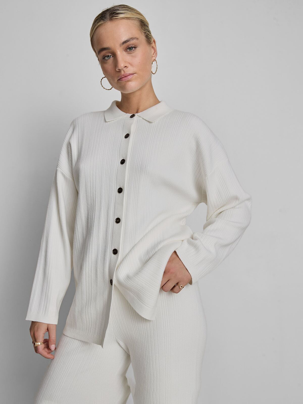 primark_deutschland-primark_co_ribbed_shirt-ecru-18-eur20-usd22-pln90-czk520-ron100-2-ref2225544-min