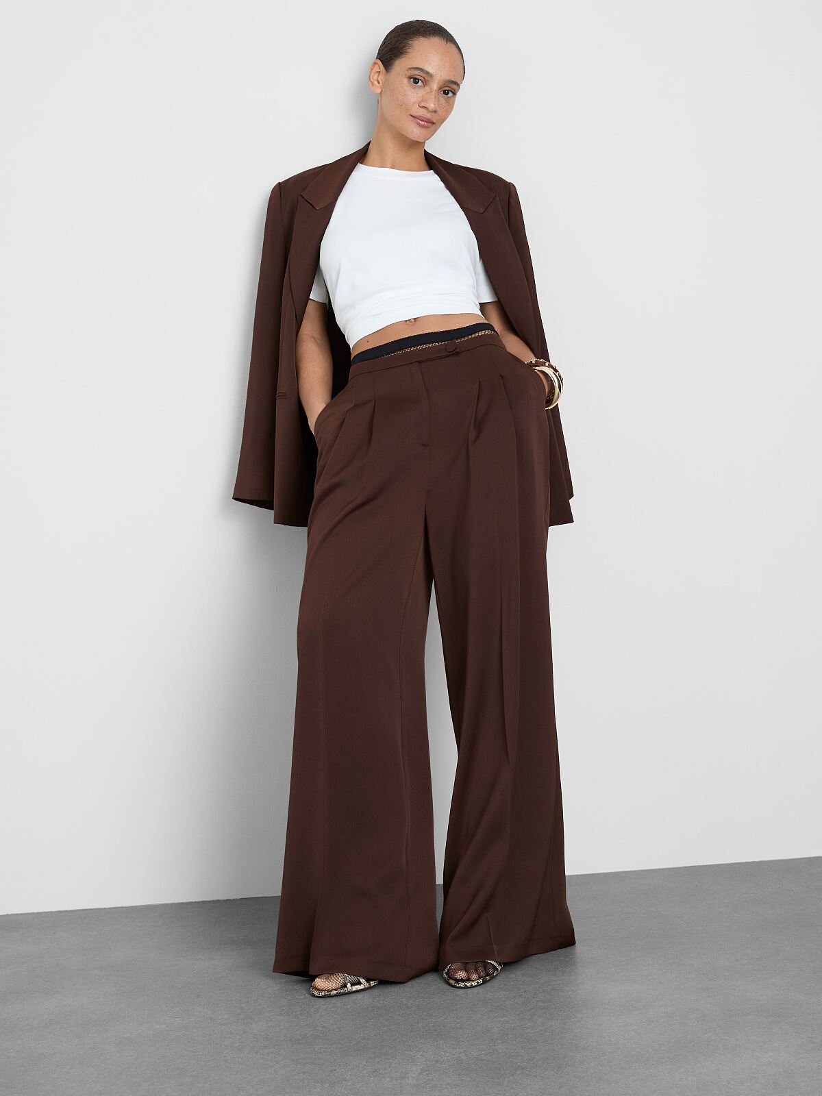 primark_deutschland-primark_satin_pleated_wide_leg-chocolate-18-eur20-usd24-pln90-czk520-ron100-2-ref2225508-min