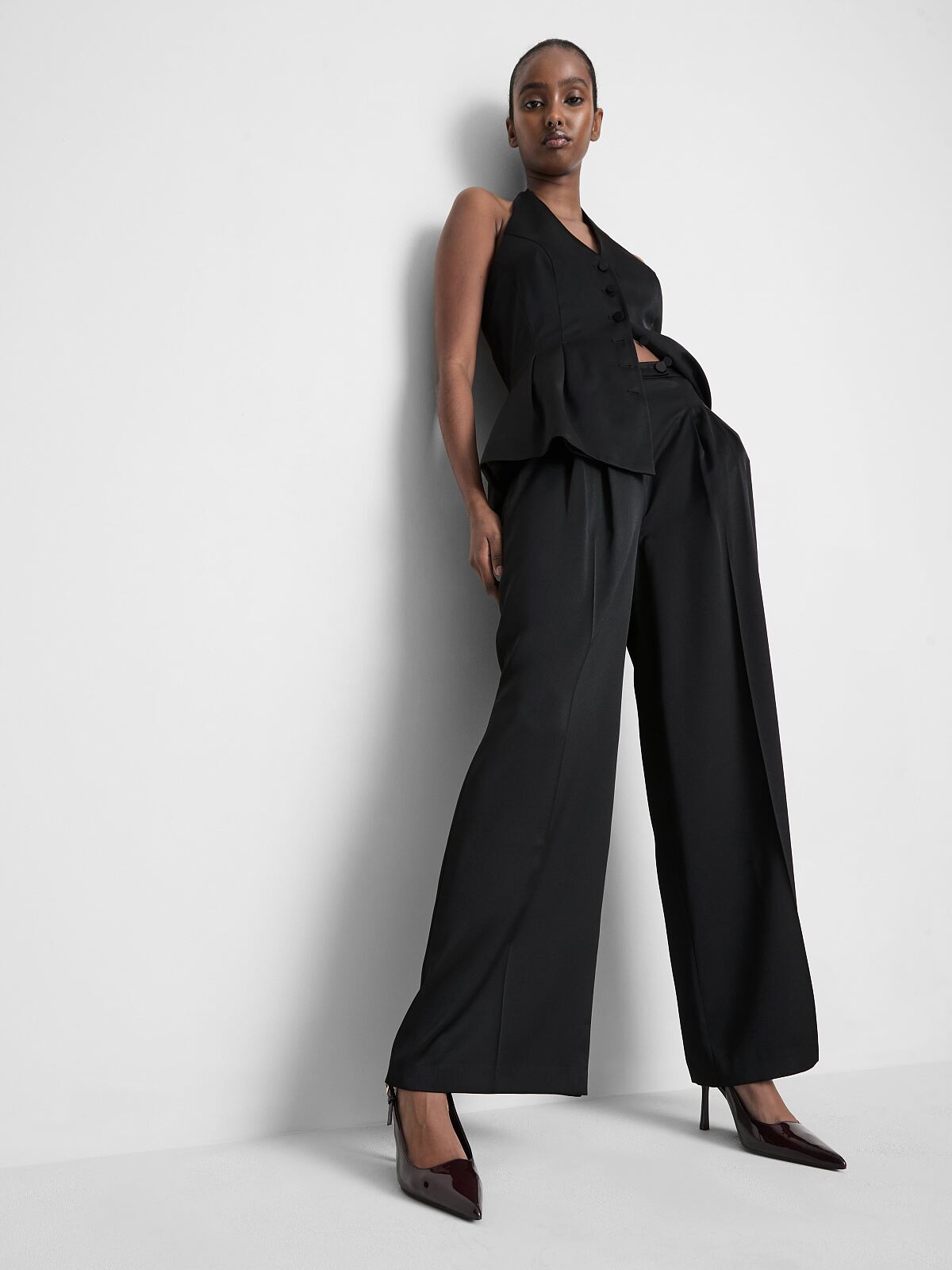 primark_deutschland-primark_satin_pleated_wide_leg-black-18-eur20-usd24-pln90-czk520-ron100-2-ref2225616-min