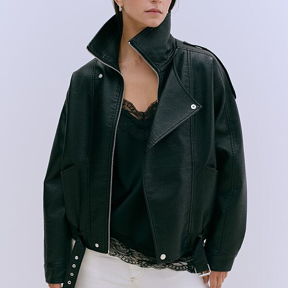 primark_deutschland-primark_satin_lace_cami-black-14-eur16-usd18-ron90-pln70-czk415-2-ref2215119-min