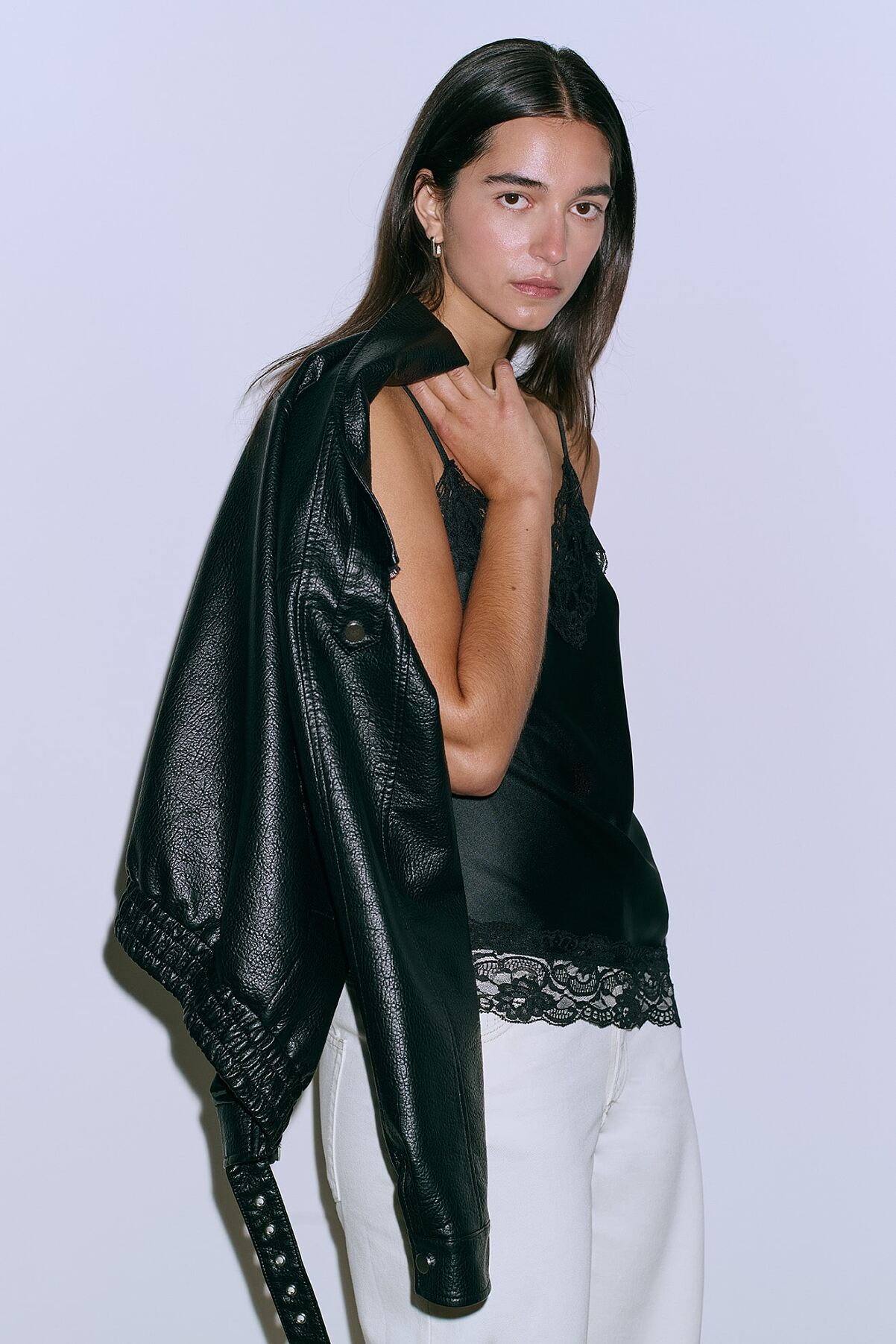 primark_deutschland-primark_pp_asym_pu_bomber-black-34-eur37.50-usd42.50-ron185-pln165-czk975-ron185-pln165-czk990-2-ref2215113-min