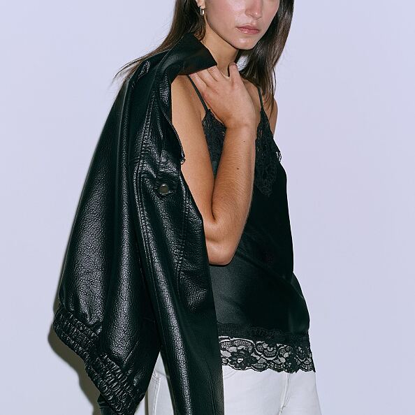 primark_deutschland-primark_pp_asym_pu_bomber-black-34-eur37.50-usd42.50-ron185-pln165-czk975-ron185-pln165-czk990-2-ref2215113-min