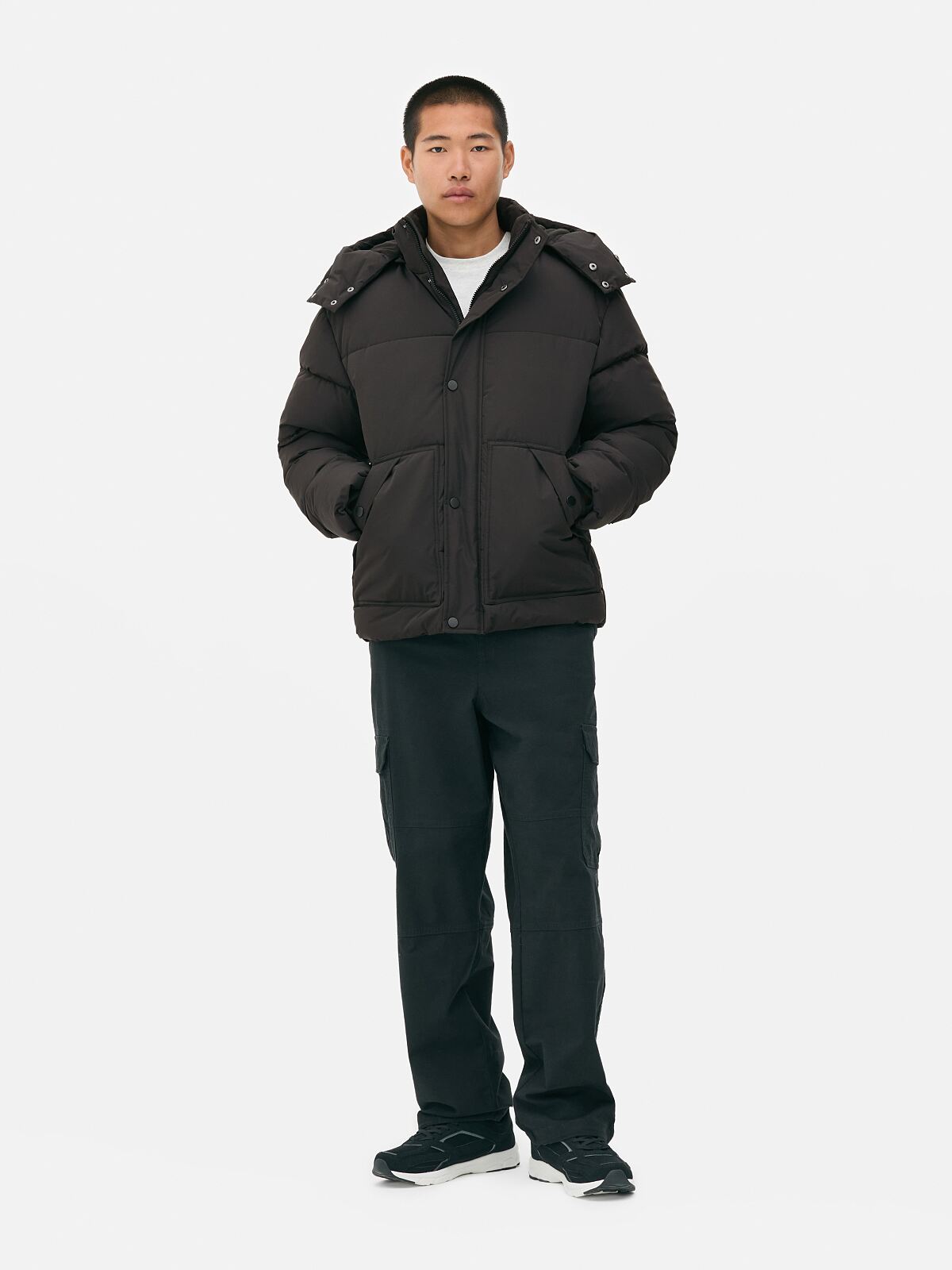 primark_deutschland-primark_short_puffer_thermolite_black_usd45-35-eur40-1040czk-175pln-15000huf-195ron-2-ref2208732-min