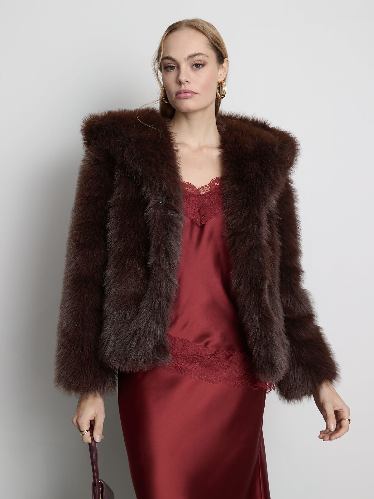 primark_deutschland-primark_luxe_faux_fur_hooded_jacket_40-eur45-usd55-ron195-czk1170-pln220-3-ref2227500-min