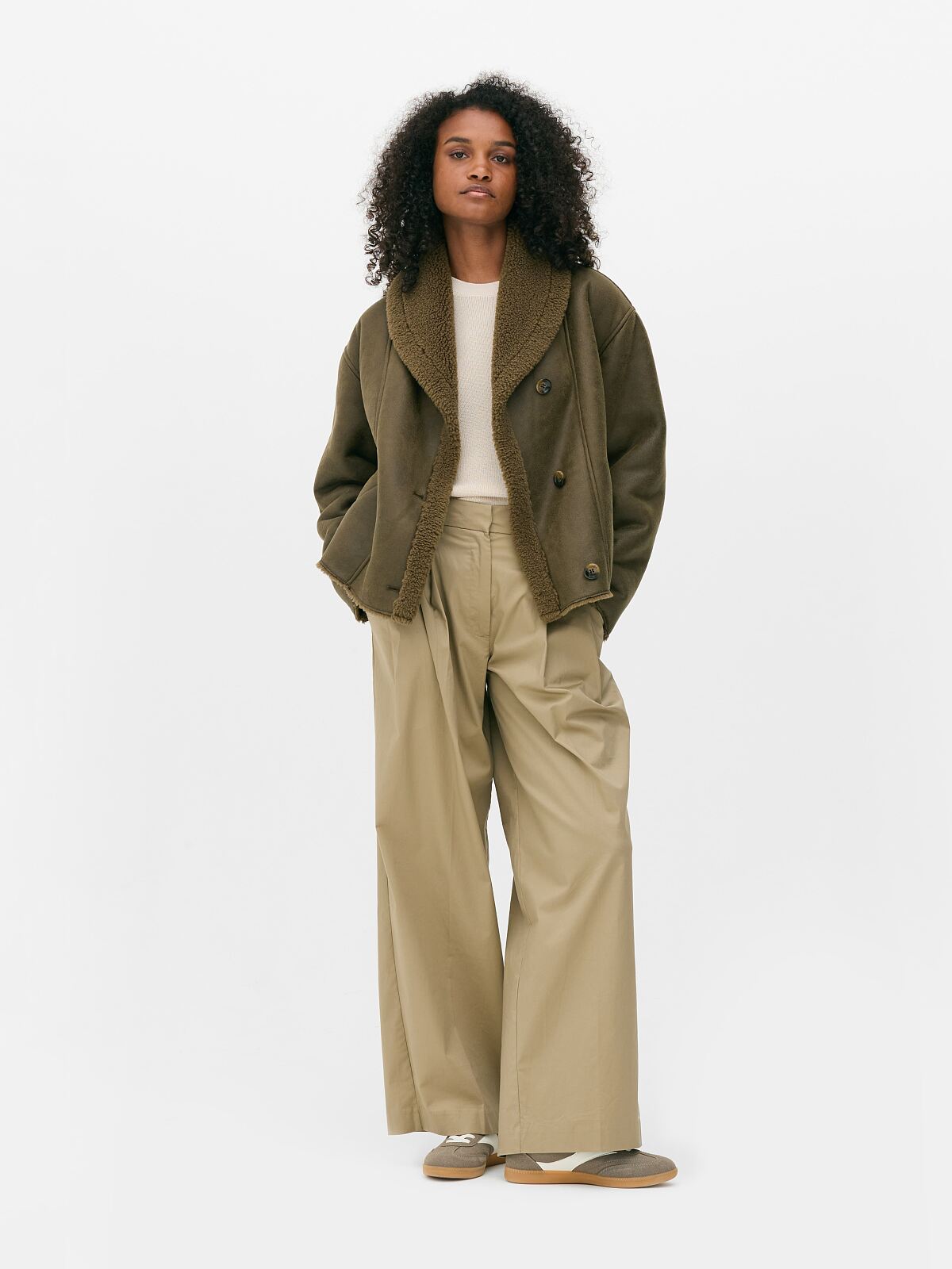 primark_deutschland-primark_faux_shearling_shawl_jacket_38-eur42-usd50-pln180-czk1090-ron205-ref2227470-min