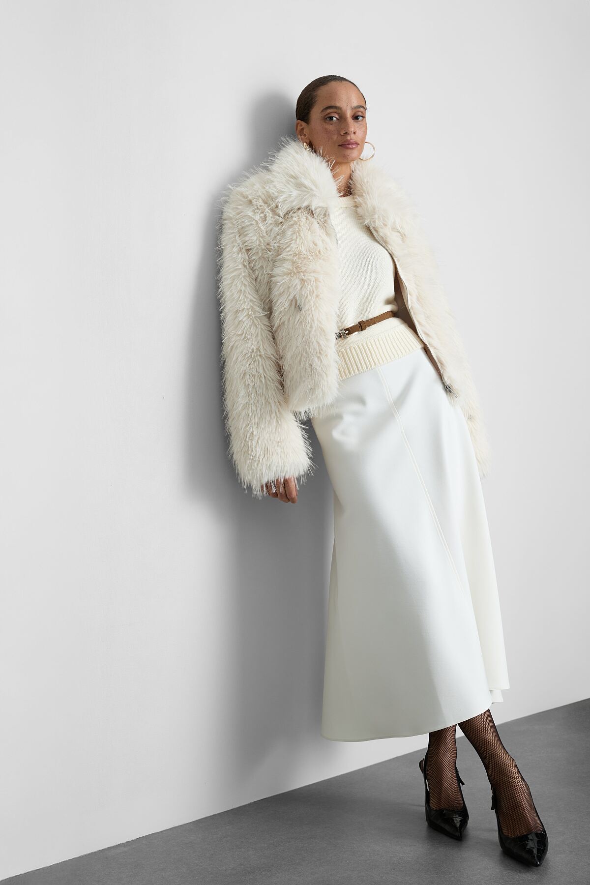 primark_deutschland-primark_embellished_faux_fur_jacket-40-eur44-pln180-czk1090-ron205-2-ref2227449-min