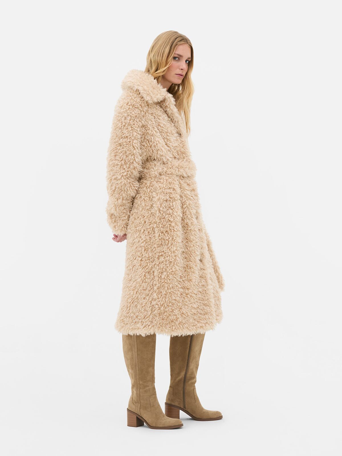 primark_deutschland-primark_belted_shaggy_longline_coat_46-eur50-usd65-pln215-czk1300-ron245-2-ref2227434-min
