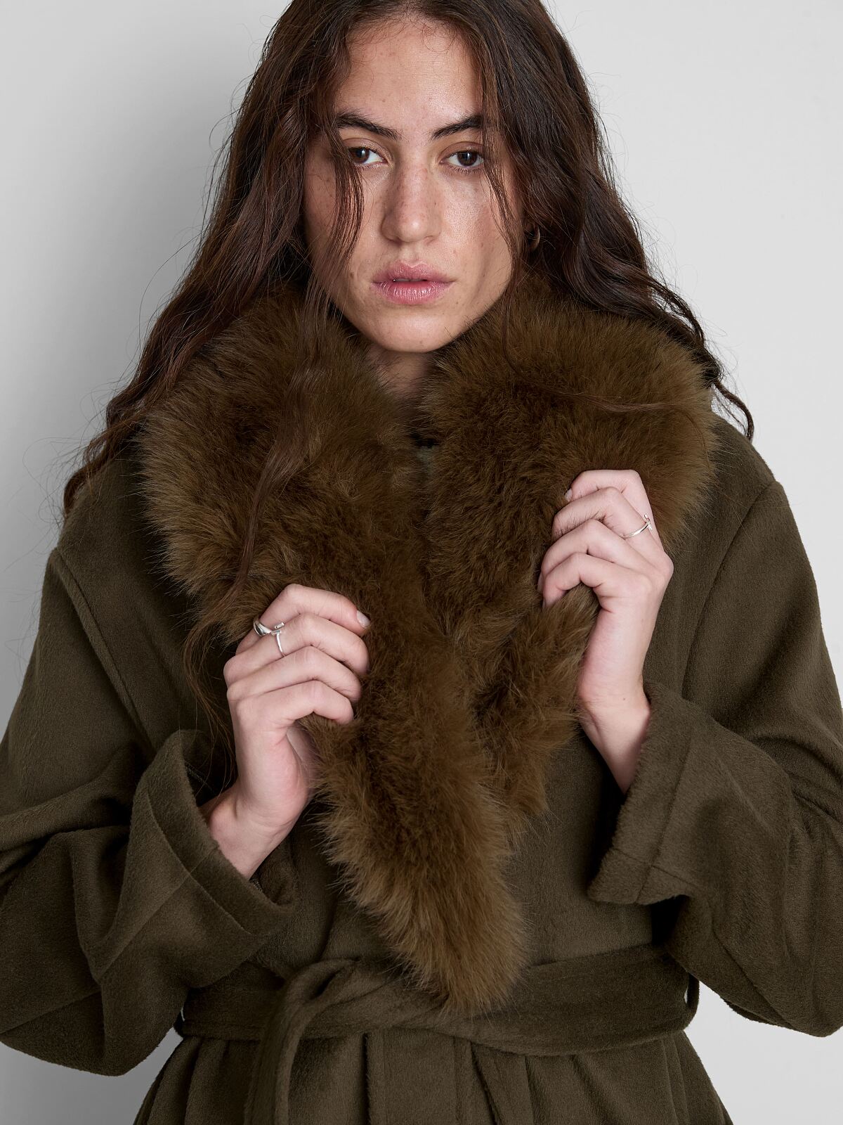 primark_deutschland-primark_belted_plush_collar_longline_coat_40-eur44-usd55-pln180-czk1090-ron205-ref2227440-min