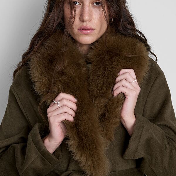 primark_deutschland-primark_belted_plush_collar_longline_coat_40-eur44-usd55-pln180-czk1090-ron205-ref2227440-min